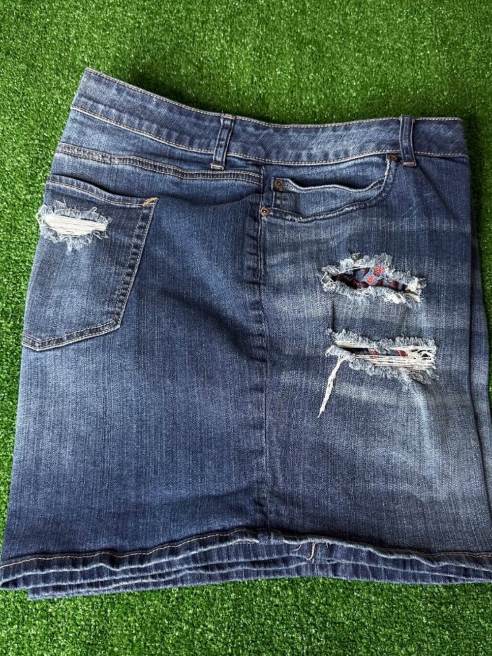 Maurices Casual Blue Distressed embroidered details Jean Shorts Plus Size 24